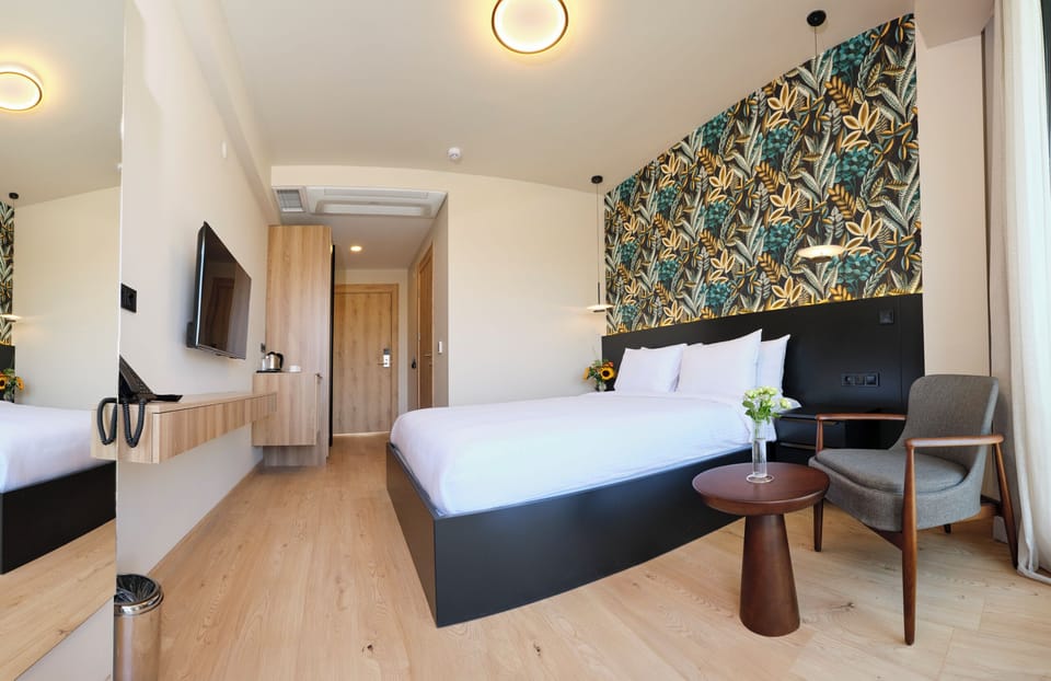 Minibar, in-room safe, desk, soundproofing