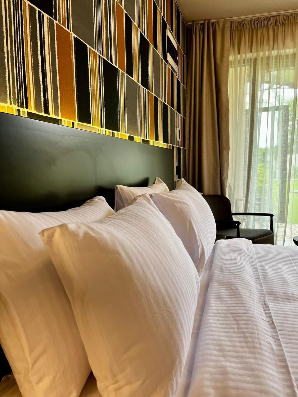 Executive Room | Minibar, in-room safe, desk, soundproofing