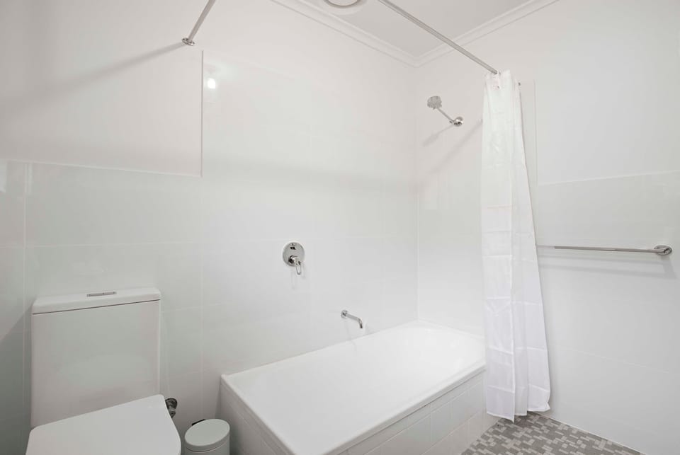 Bathrom, shower over bath