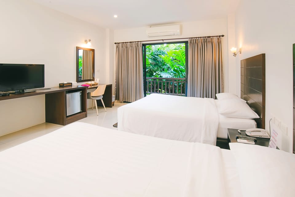 Family Room, Balcony | Garden view