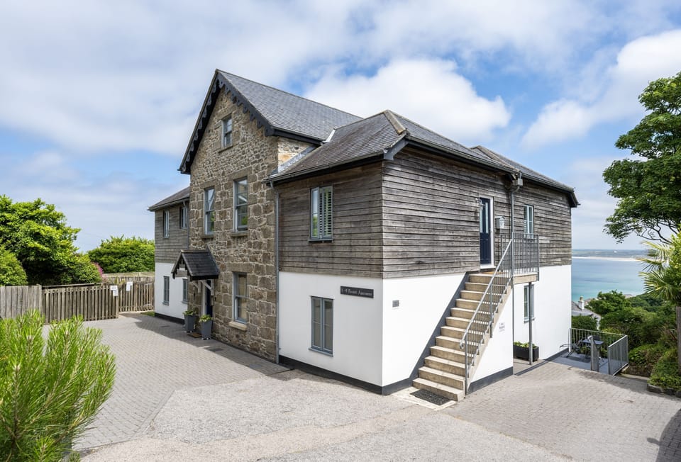 Welcome to 4 Fernhill, situated just a stone's throw from Carbis Bay and a short distance from St Ives