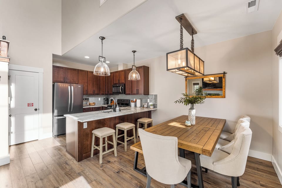 Kitchen dining area