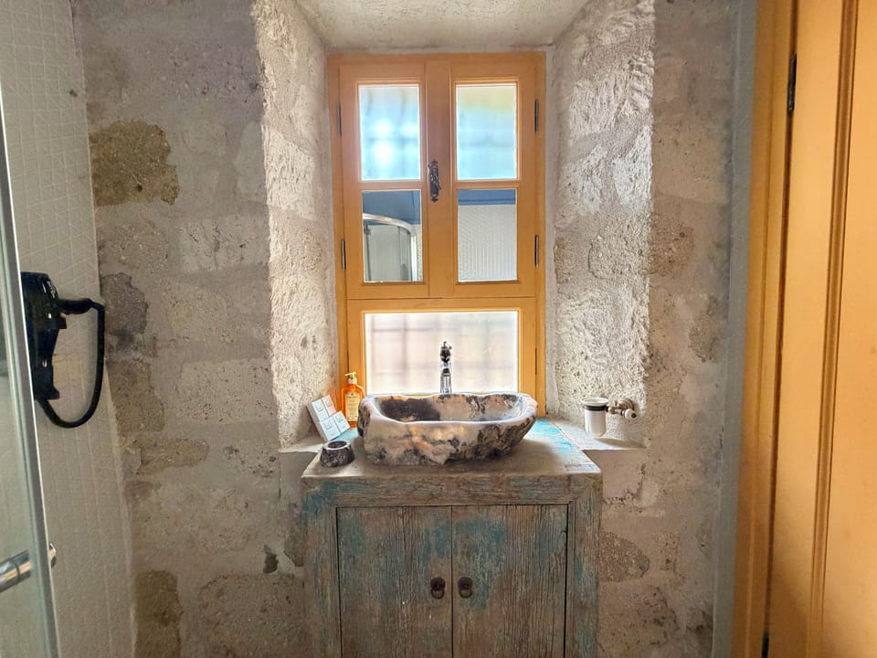 Family Duplex | Bathroom | Shower, free toiletries, hair dryer, slippers