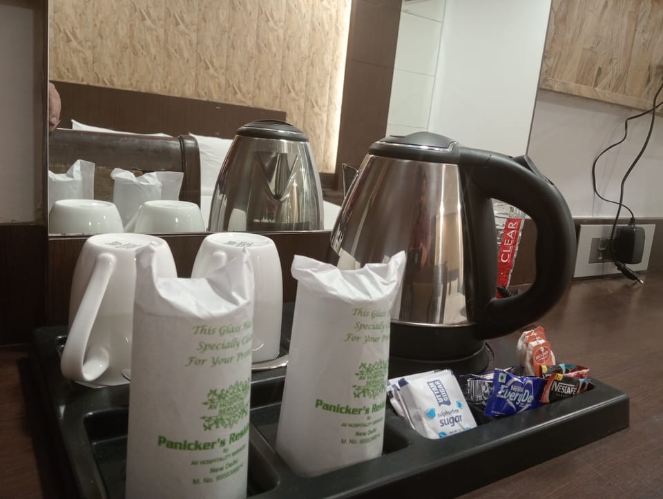 Deluxe Double or Twin Room | Minibar, individually decorated, individually furnished, desk