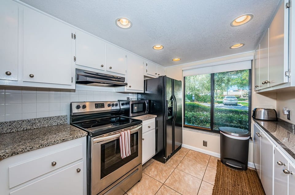 15-web-or-mls-Kitchen 1-4