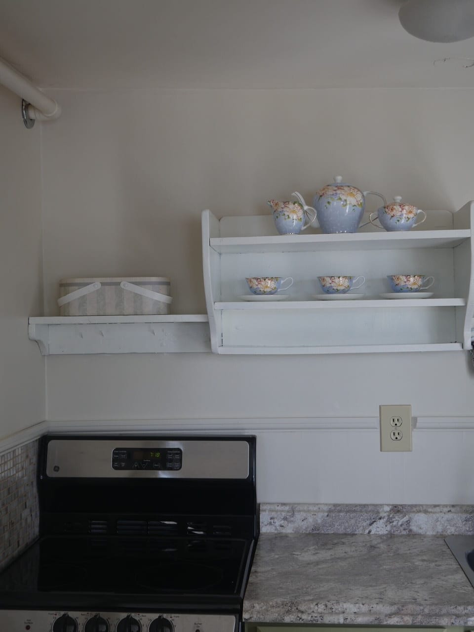 Suite, Private Bathroom (The SENATOR'S Suite) | Shared kitchen | Highchair