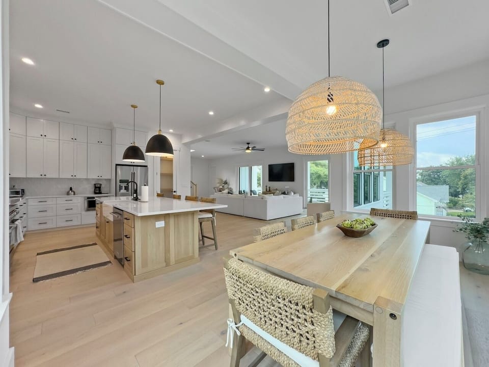 Dining Room Amalfi Palms | 2401 Cameron Blvd | Isle of Palms, SC | IOP Escapes
