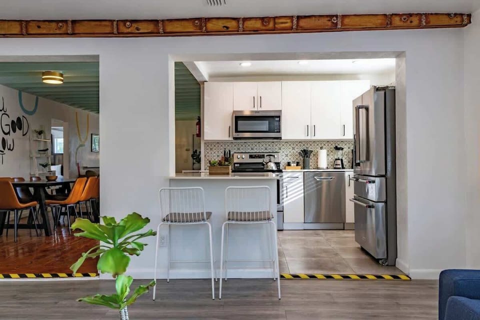 ‍ Cook up memories in this modern, fully equipped kitchen — perfect for everything from morning coffee to group dinners.