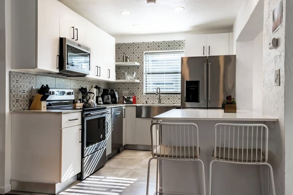 ‍ Cook up memories in this modern, fully equipped kitchen — perfect for everything from morning coffee to group dinners.