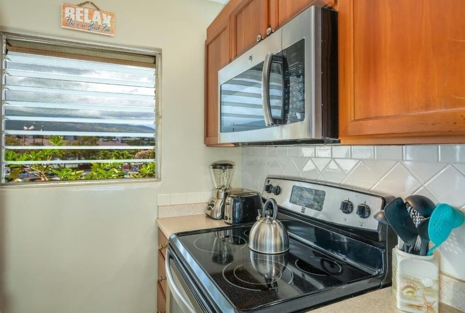 Condo, 2 Bedrooms | Private kitchen | Coffee/tea maker, fridge, oven, toaster