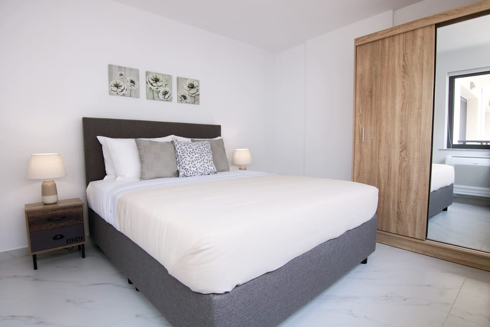 Luxury Apartment | 1 bedroom, in-room safe, blackout drapes, free WiFi