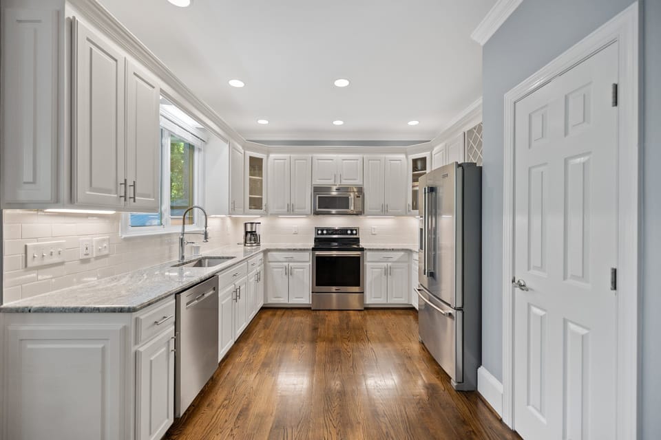 We've got it all! This is one fully stocked kitchen for all your cooking needs.