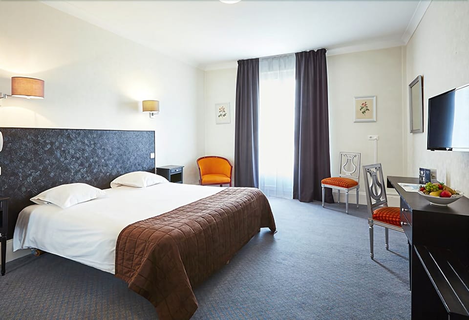 Single Room | In-room safe, blackout drapes, soundproofing, free cribs/infant beds