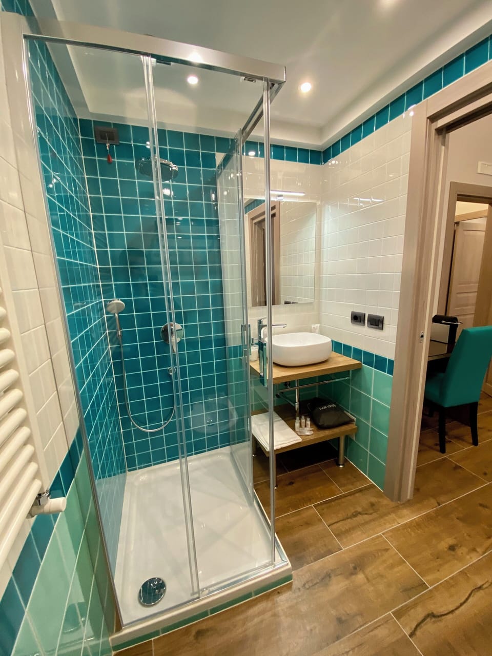 Double Room MEGARIDE | Bathroom | Shower, rainfall showerhead, hair dryer, bidet