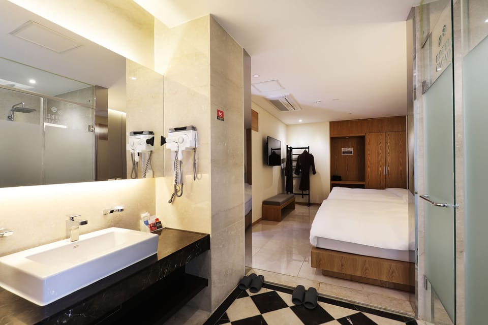 Cacao VIP (Air purifier, Styler) | Bathroom | Free toiletries, hair dryer, bathrobes, slippers
