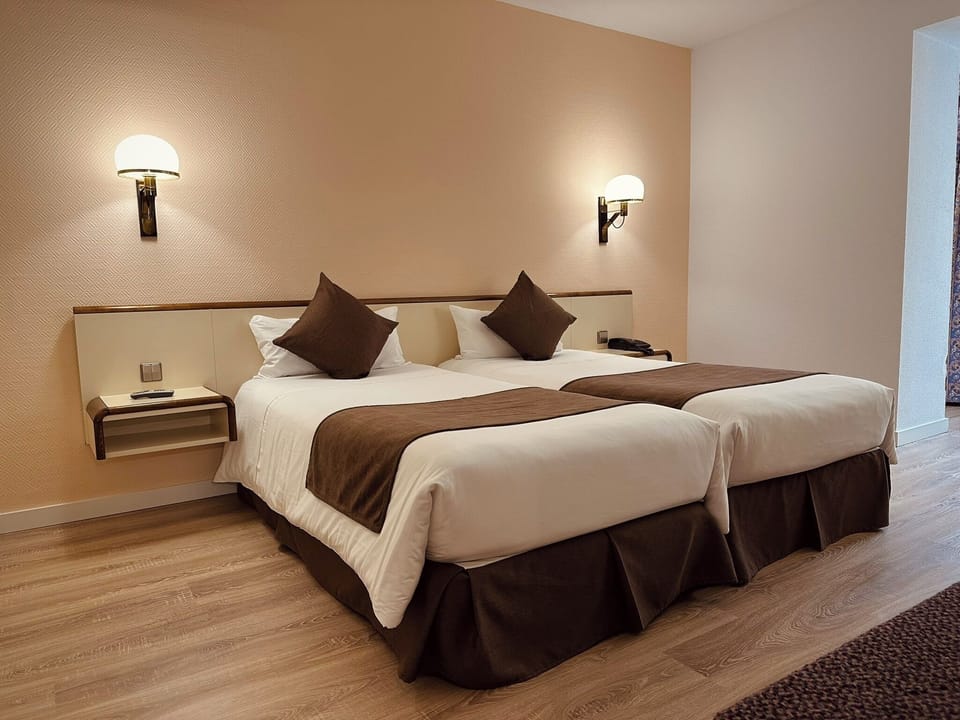 In-room safe, desk, laptop workspace, soundproofing