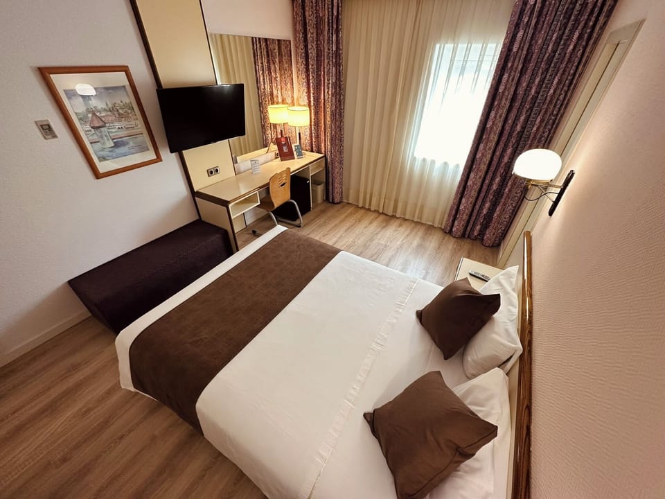 In-room safe, desk, laptop workspace, soundproofing