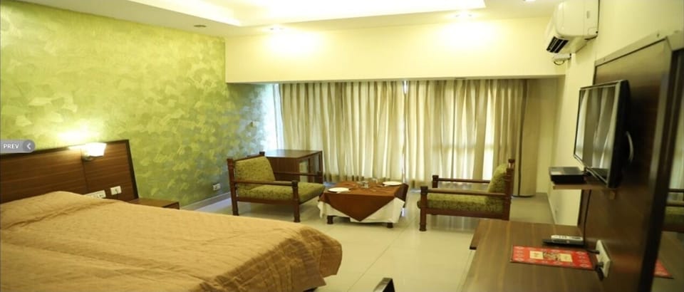 Deluxe Room, 1 King Bed | Free WiFi