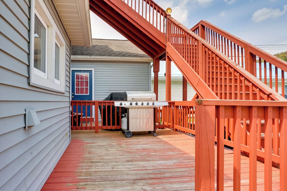 Deck | Gas Grill | Mountain View