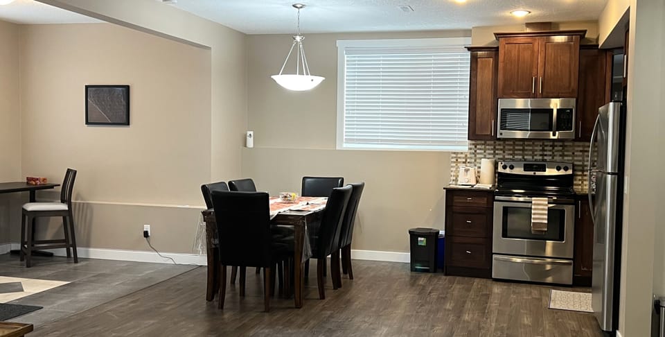 Dining Area just next to Kitchen with 4 Chairs