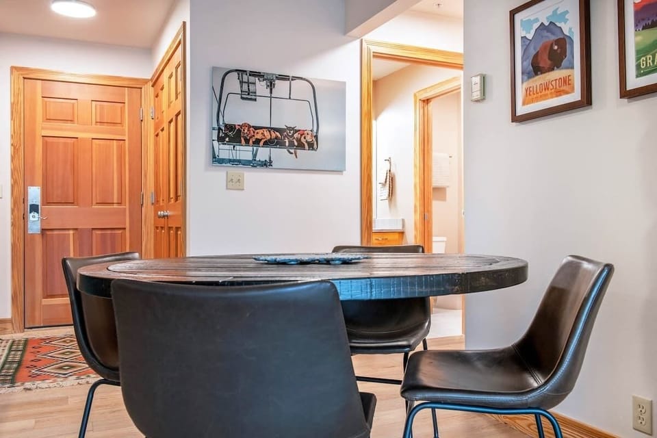 Main dining space, with a view of some furry ski patrol friends.