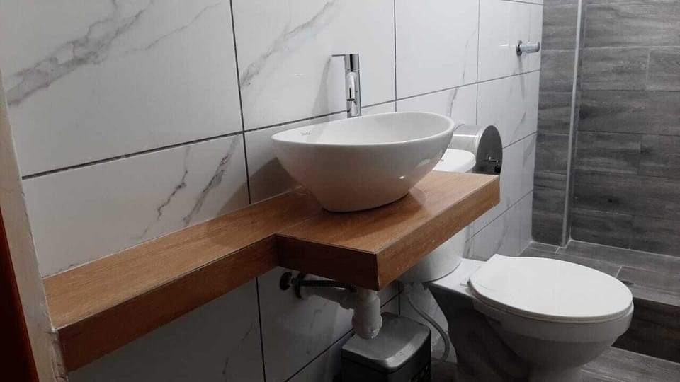Family Double Room | Bathroom | Shower, rainfall showerhead, hair dryer, towels