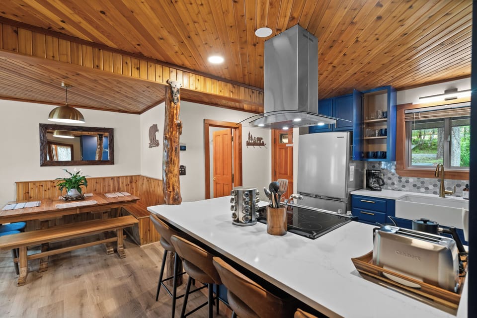 Spacious kitchen and dining area perfect for group meals