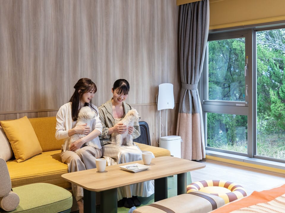 Deluxe Twin Room, Non Smoking | In-room safe, bed sheets