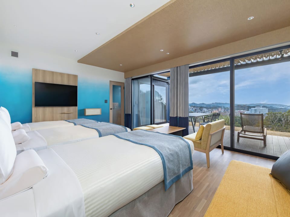 Hillside Villa with private dog park and Sauna, Non-smoking | In-room safe, bed sheets