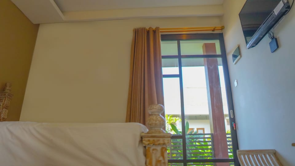 Deluxe Double Room, Balcony, Pool View | Soundproofing, free WiFi, bed sheets