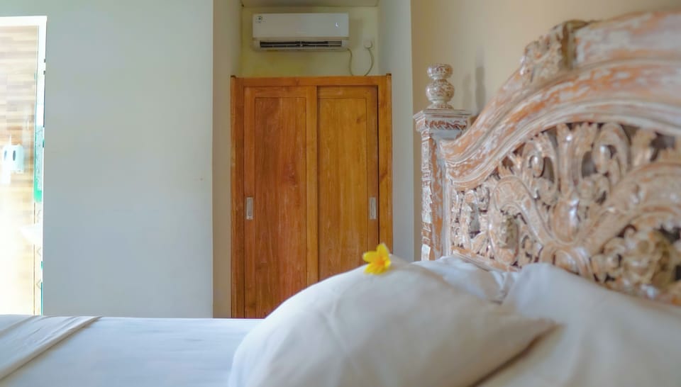 Deluxe Double Room, Balcony, Pool View | Soundproofing, free WiFi, bed sheets