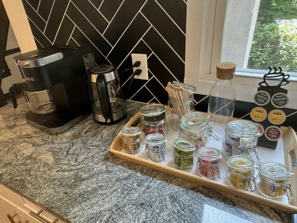 Keurig machine with starter pods provided