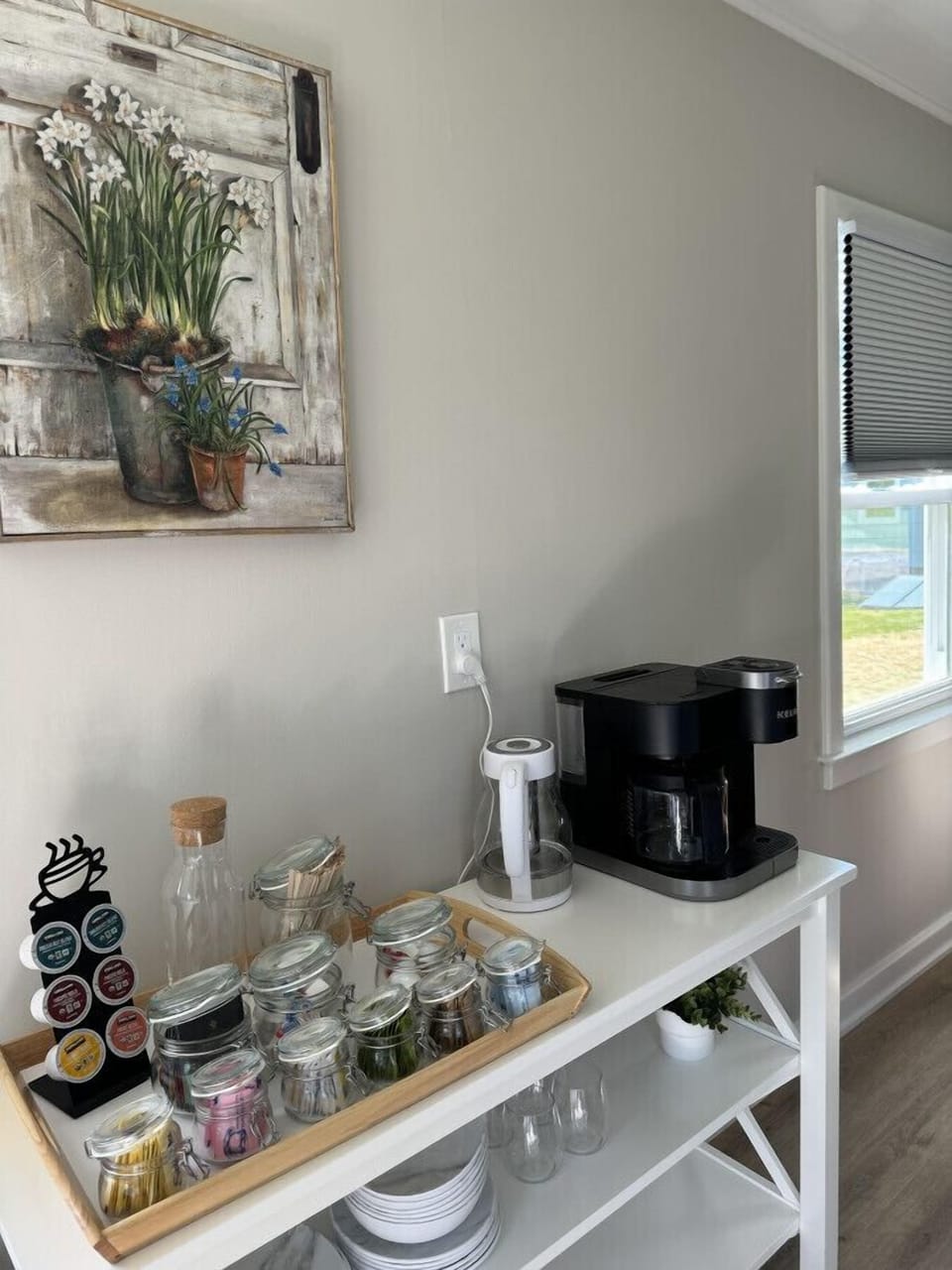 Keurig machine with starter pods provided
