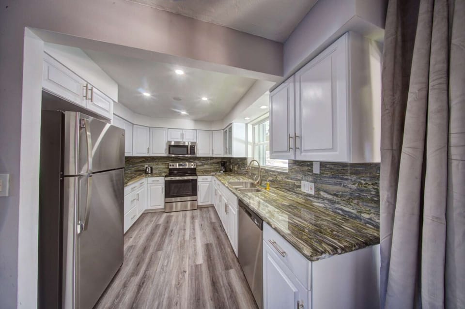 (One bedroom) Kitchen area