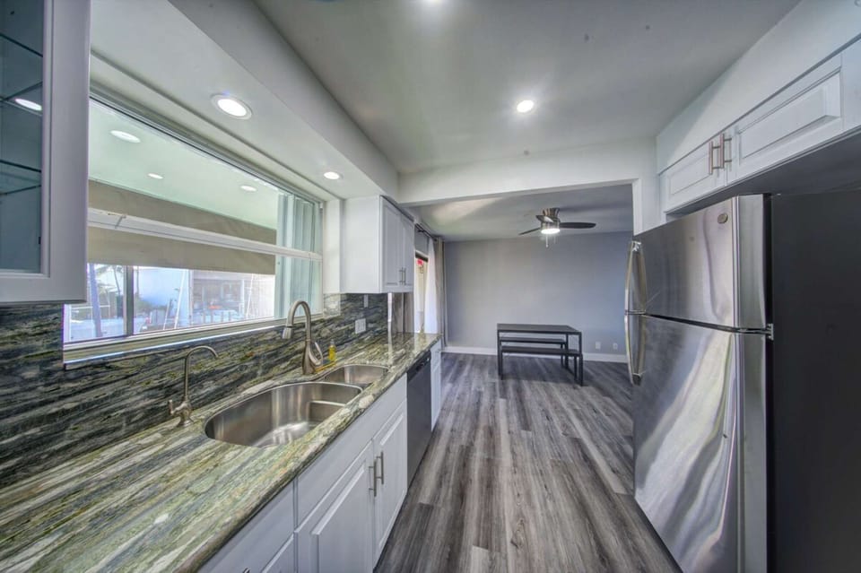 (One bedroom) Kitchen