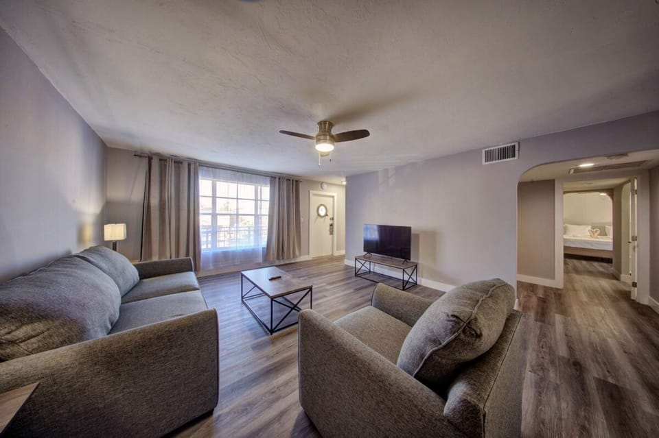 Spacious living room