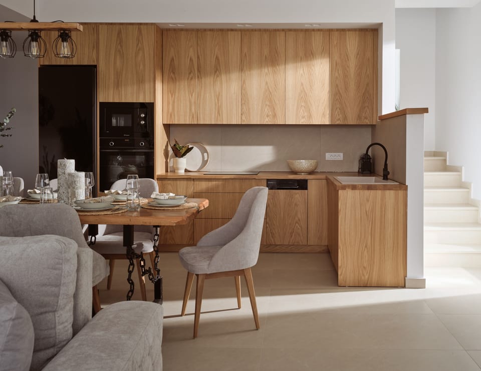 Well-equipped for a self-catering stay. Featuring also an indoor dining area.