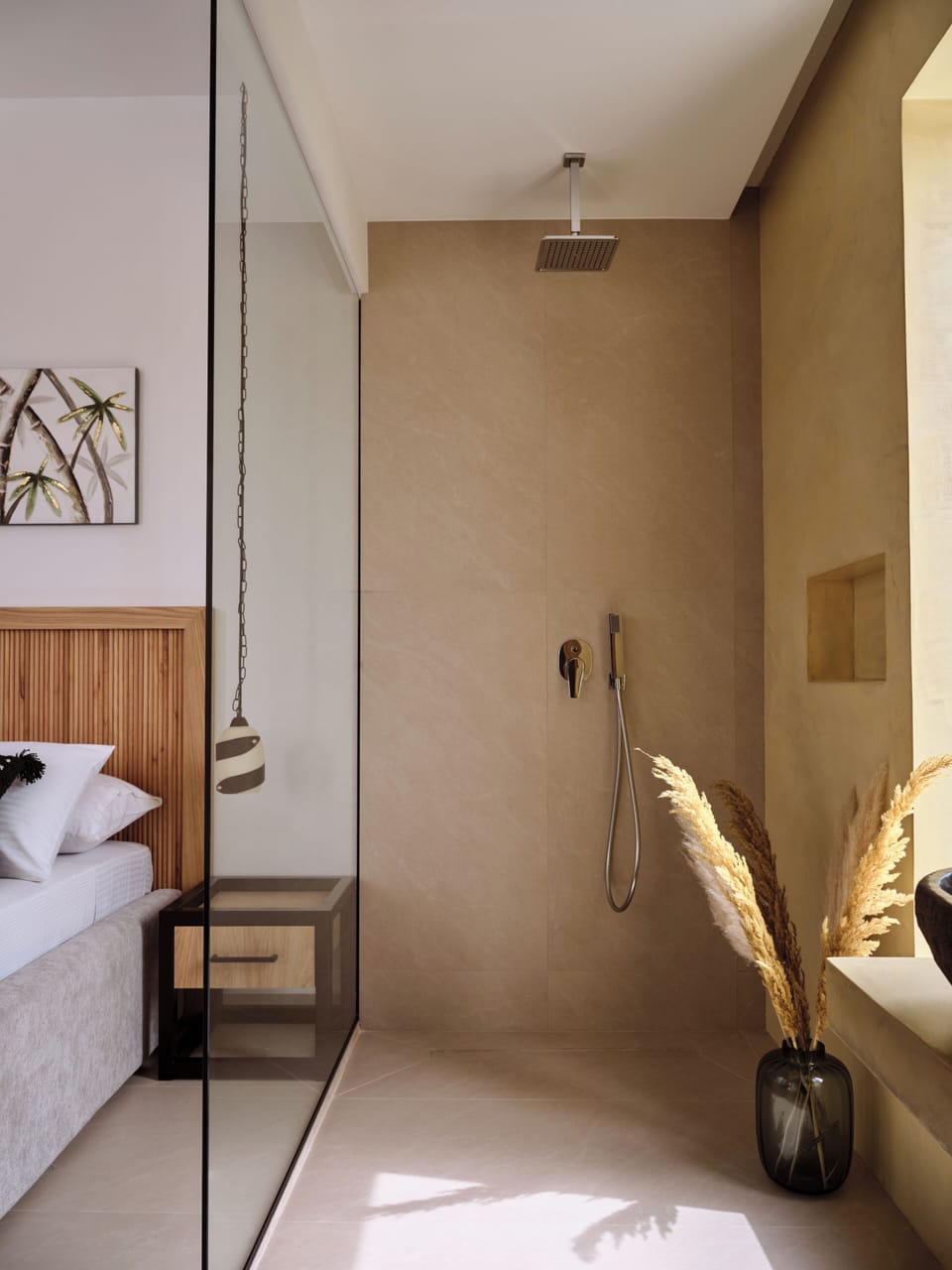 En-suite walk in shower settings.