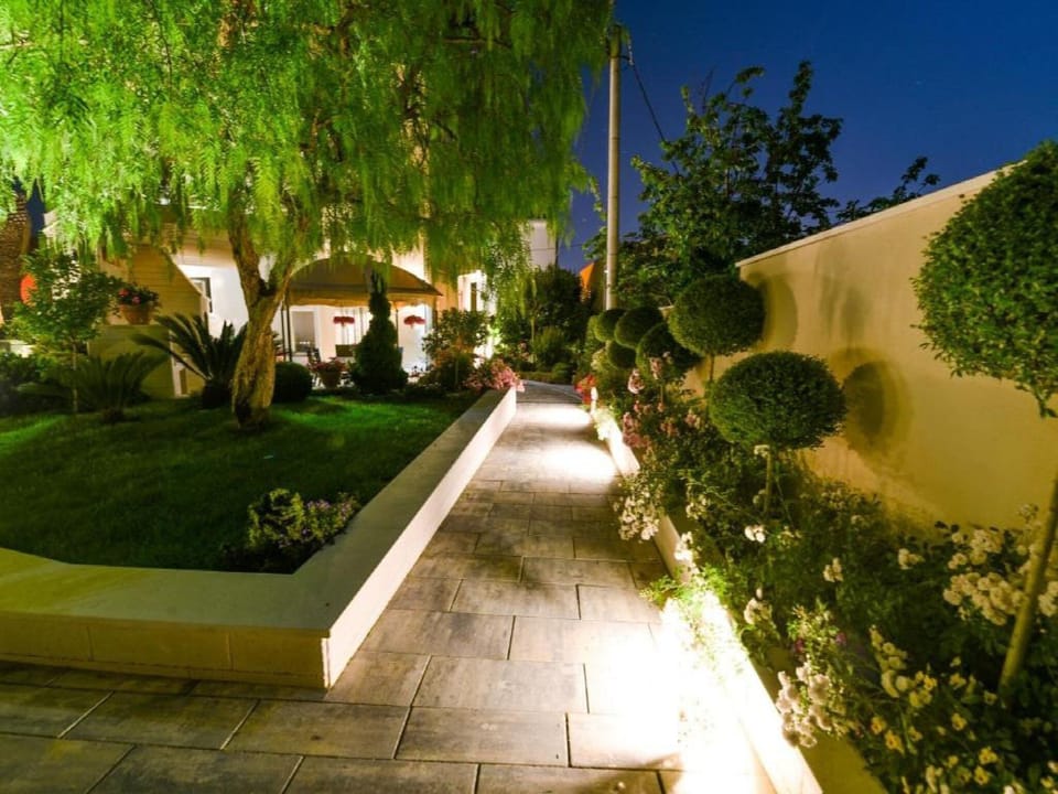 Apartment (Two Bedroom Apartment with Swimming P) | Garden