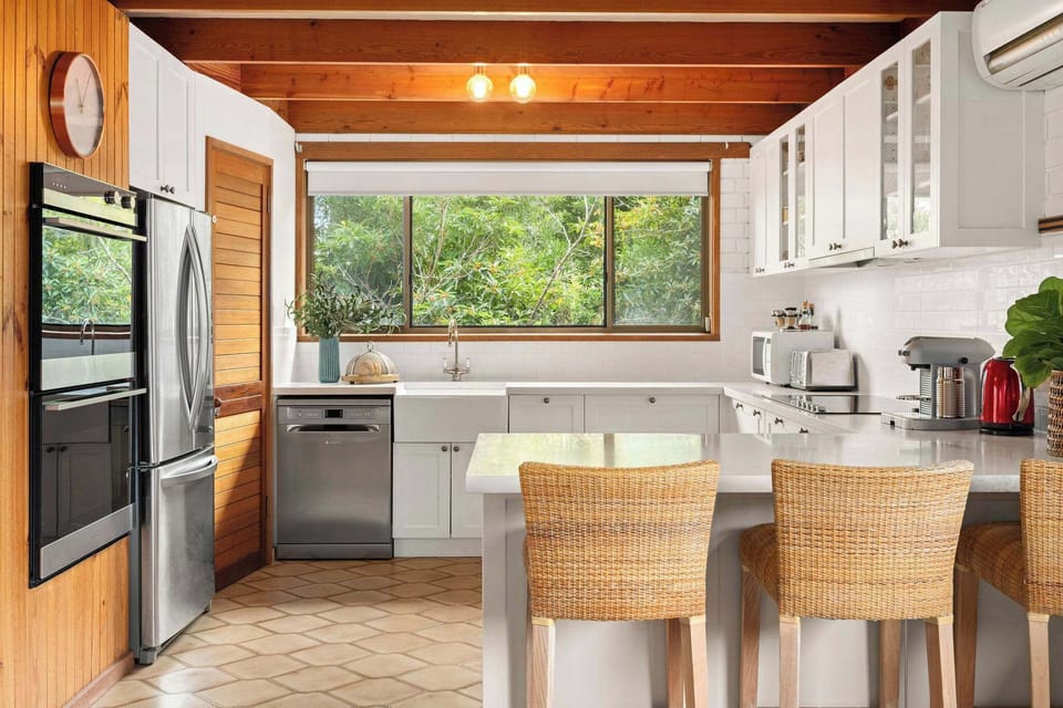 Fully-equipped kitchen, with two ovens!