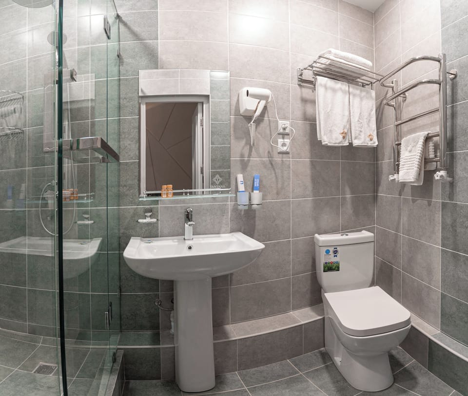 Standard Room, 2 Twin Beds | Bathroom | Free toiletries, hair dryer, slippers