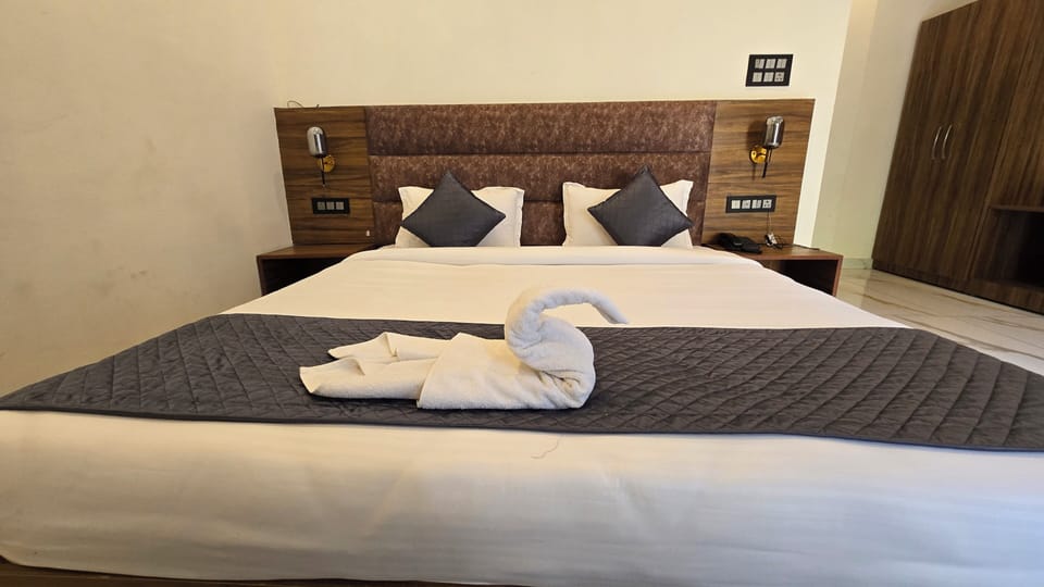 Deluxe Room, Balcony, Hill View | Desk, laptop workspace, free WiFi
