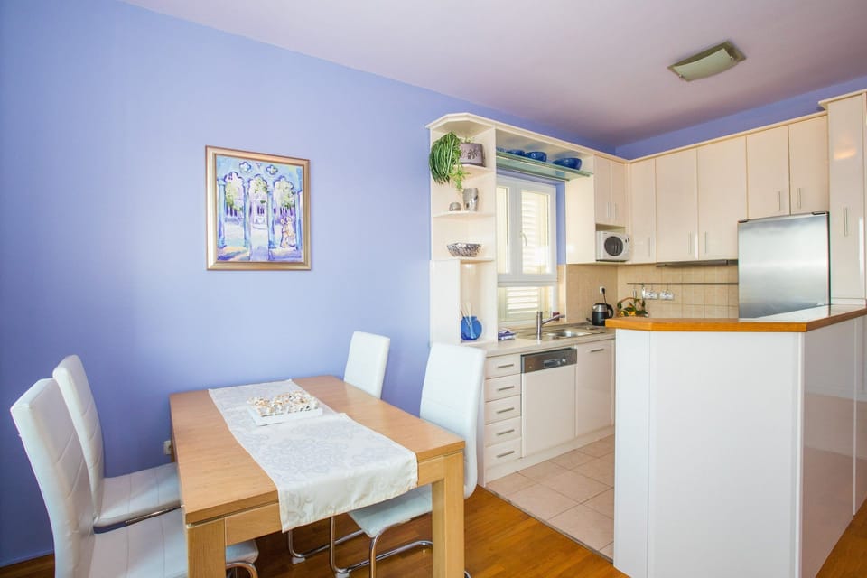 Apartment (Two Bedroom Apartment with Balcony an) | Dining room