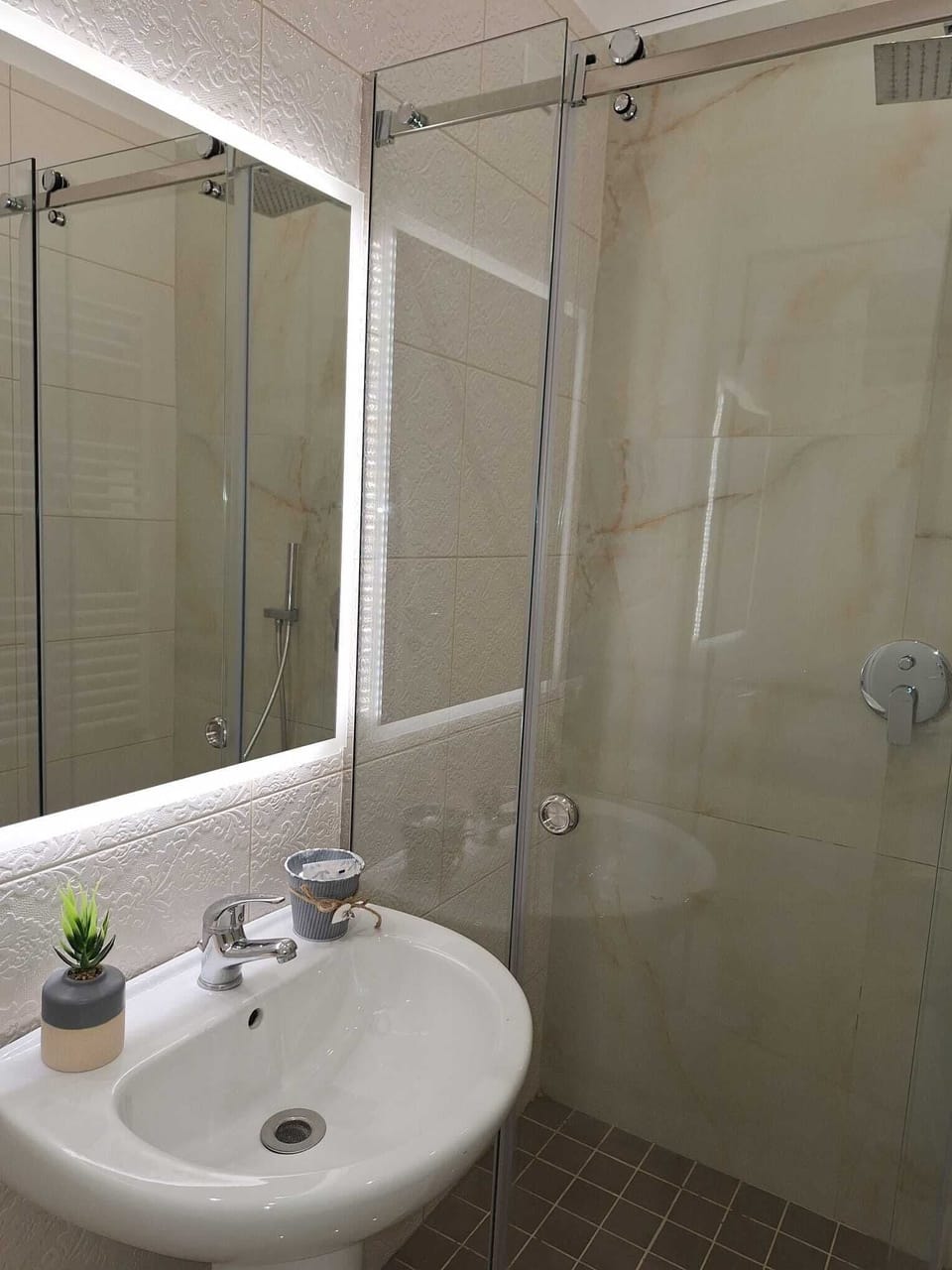 Comfort Triple Room | Bathroom | Slippers, bidet, soap, toilet paper