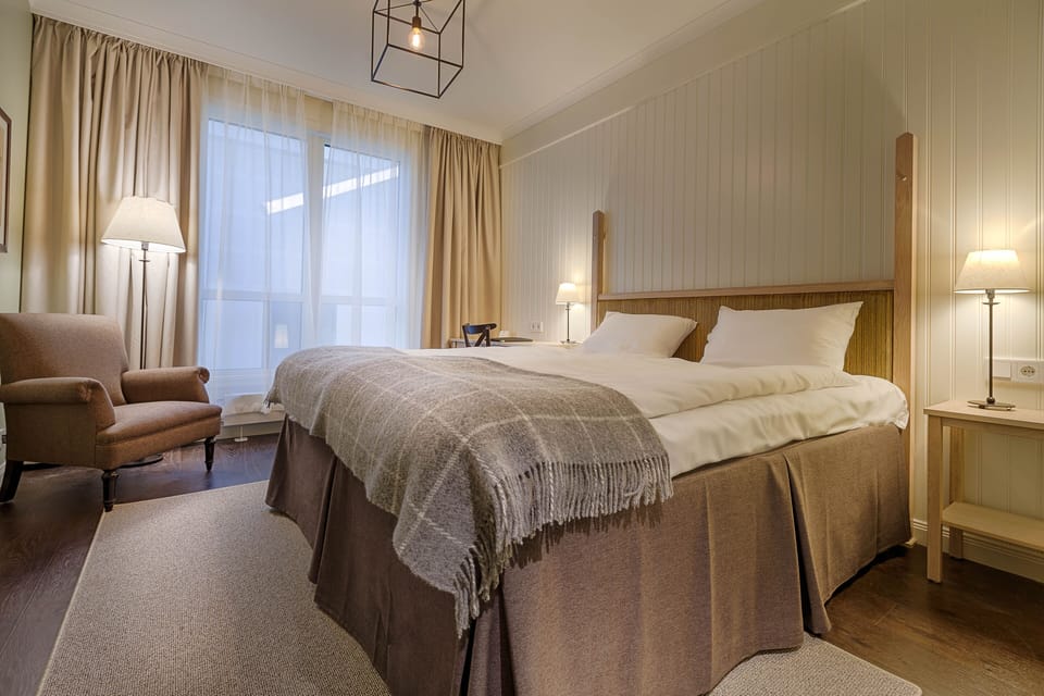 Standard Double Room, 1 Double Bed | Living area | Flat-screen TV