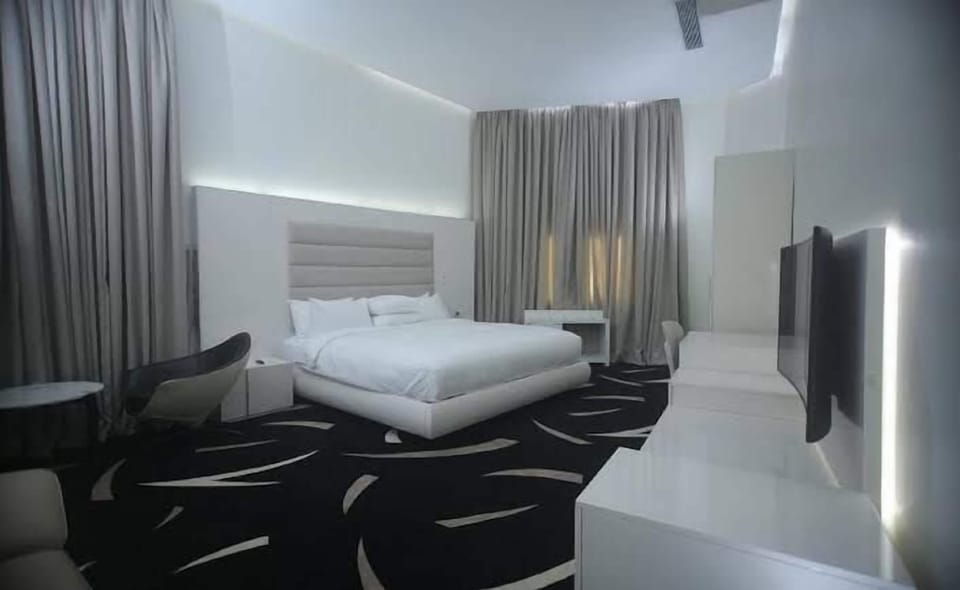 Standard Double or Twin Room, Courtyard View | In-room safe, desk, laptop workspace, free WiFi