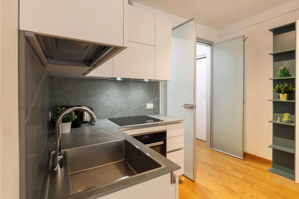 City Apartment | Private kitchen | Espresso maker, electric kettle, dining tables