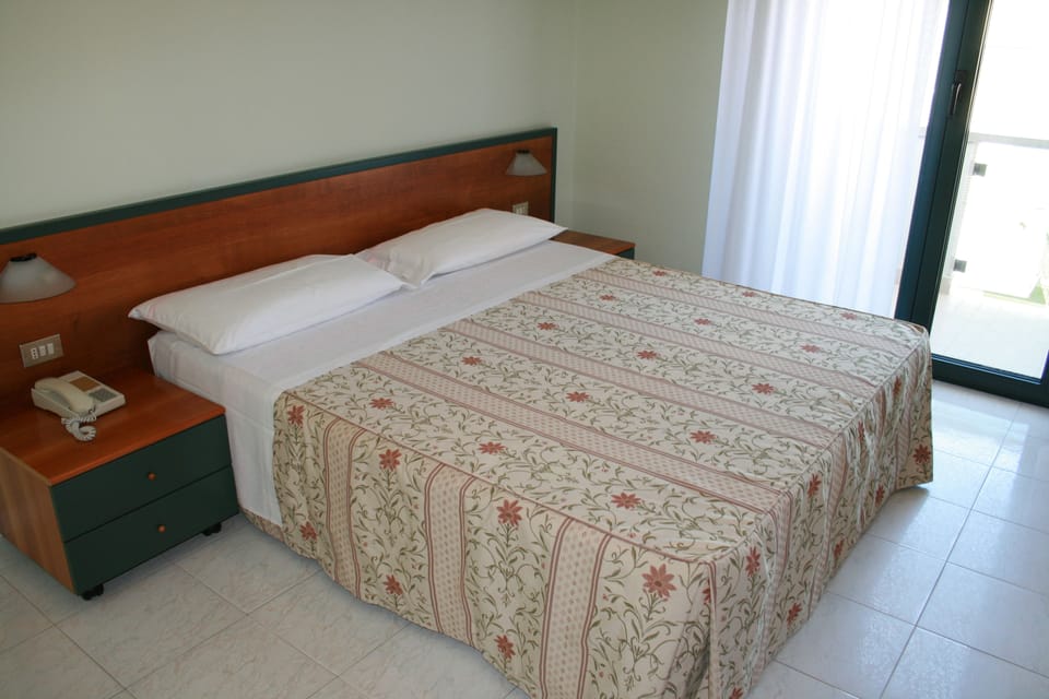 In-room safe, free WiFi