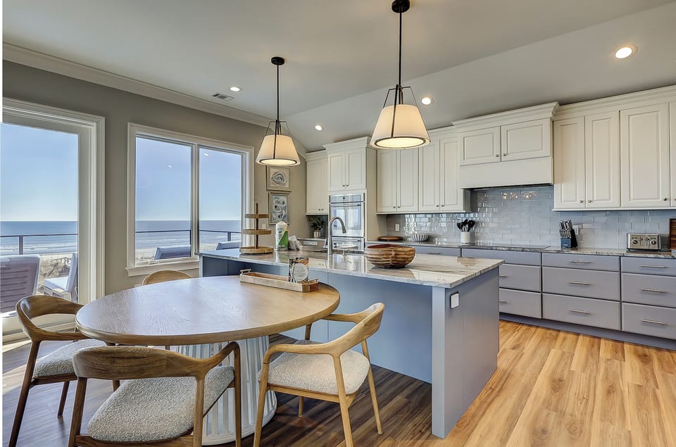 Double Dining Area & Kitchen