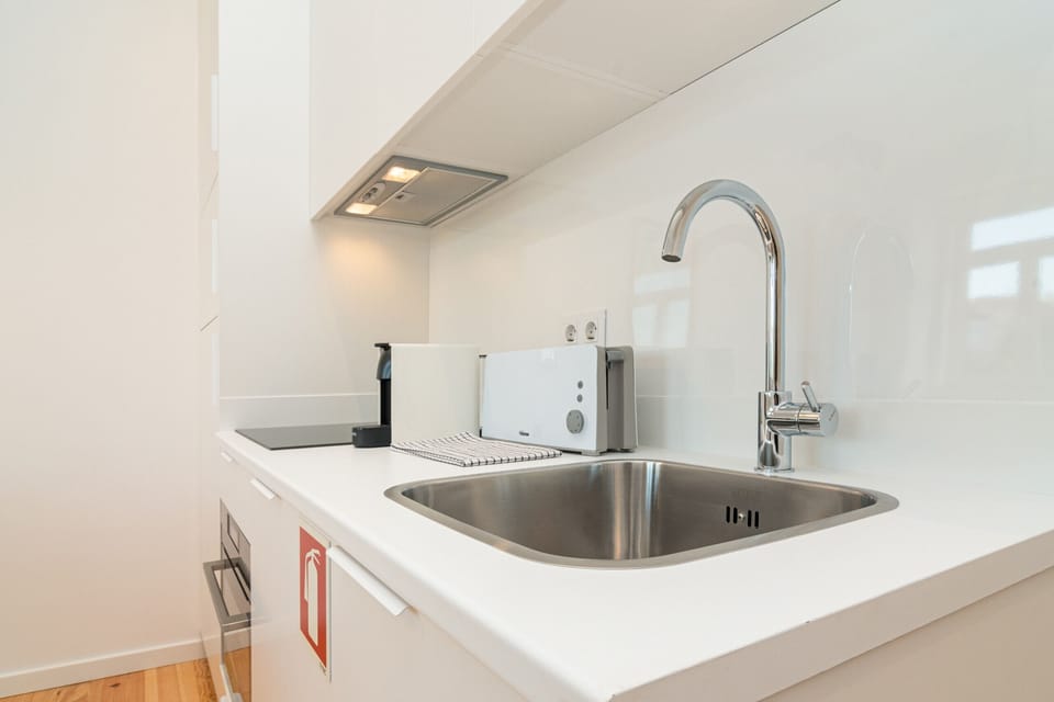 Microwave, oven, dishwasher, coffee/tea maker